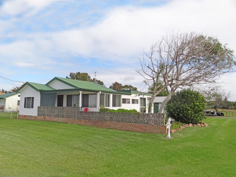 93 Waterfront Road, Swan Bay NSW 2324
