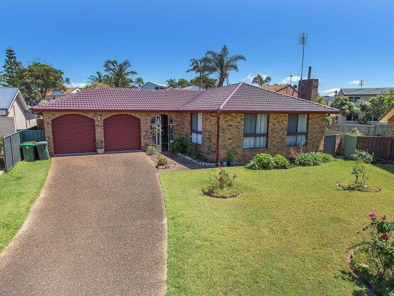6 Collins Close, Caves Beach NSW 2281