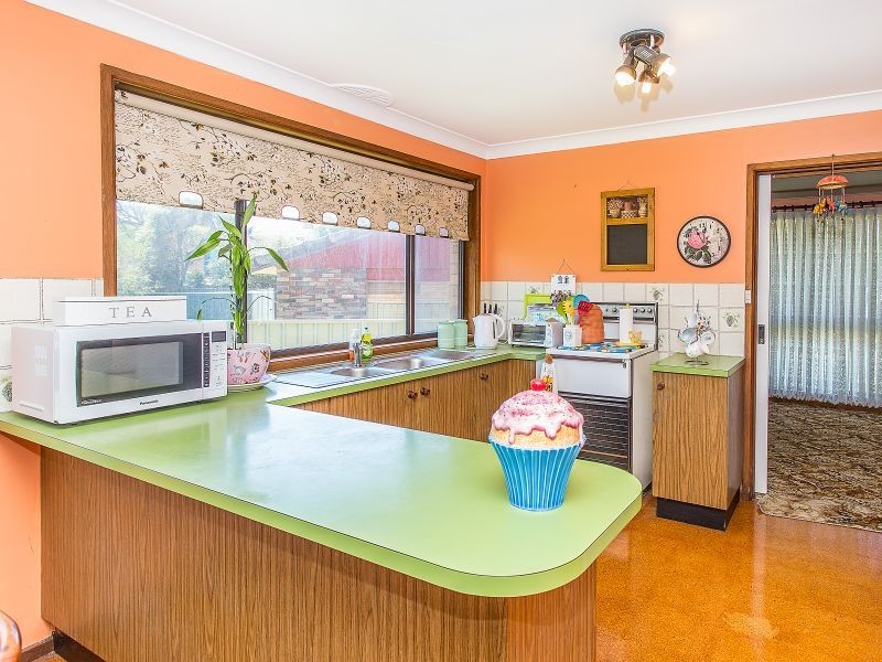 6 Collins Close, Caves Beach NSW 2281