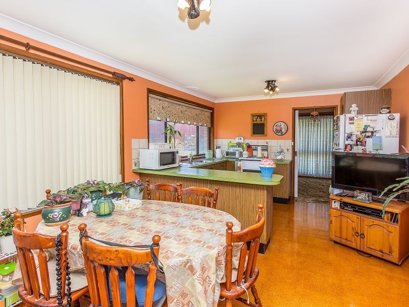 6 Collins Close, Caves Beach NSW 2281