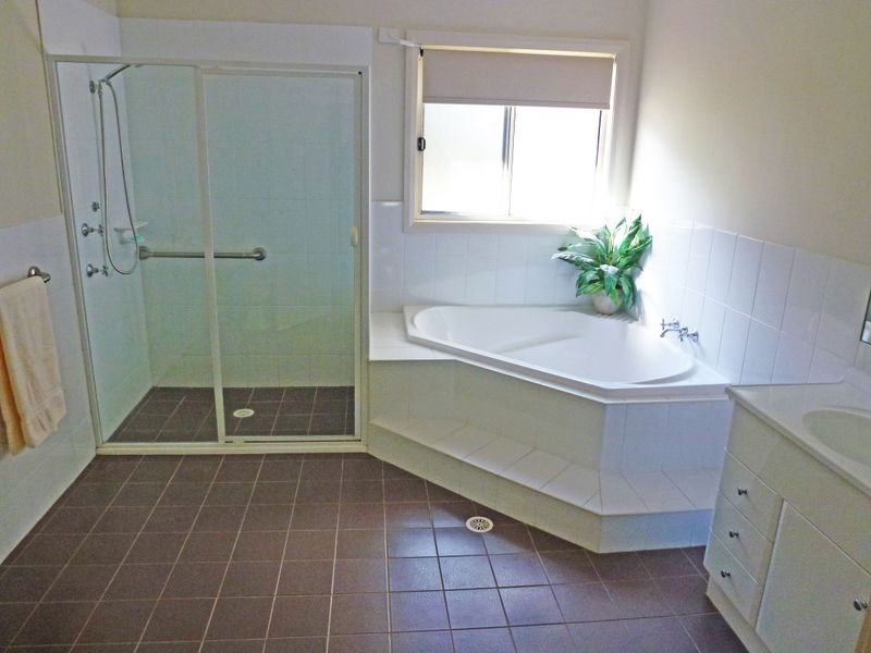 11 Regal Place, Seaham NSW 2324