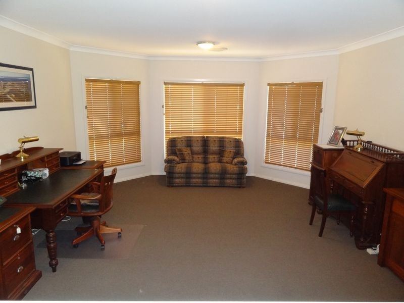 11 Regal Place, Seaham NSW 2324