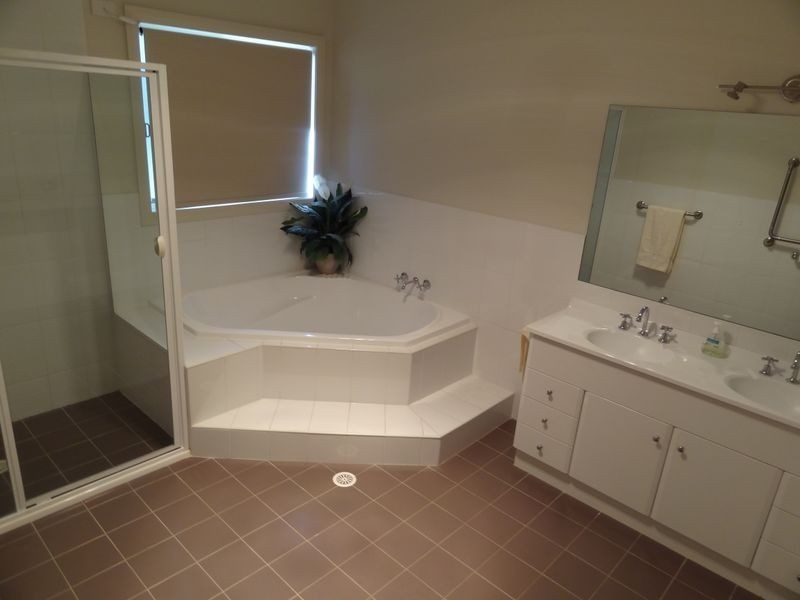 11 Regal Place, Seaham NSW 2324