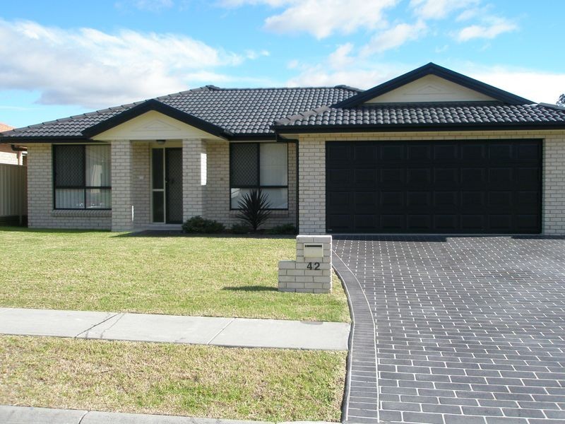 42 Martens Avenue, Raymond Terrace NSW 2324