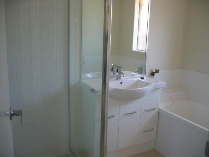 15B McDonald Rd, Wellington Point QLD 4160