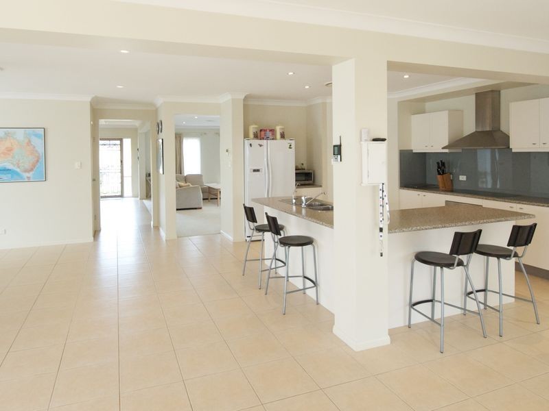 31 Trafalgar Vale Ave, Wellington Point QLD 4160