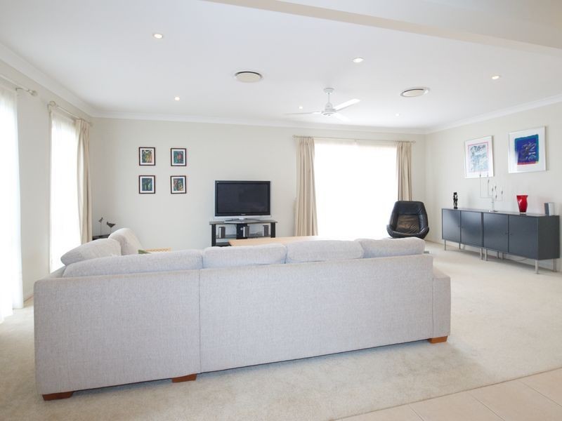 31 Trafalgar Vale Ave, Wellington Point QLD 4160