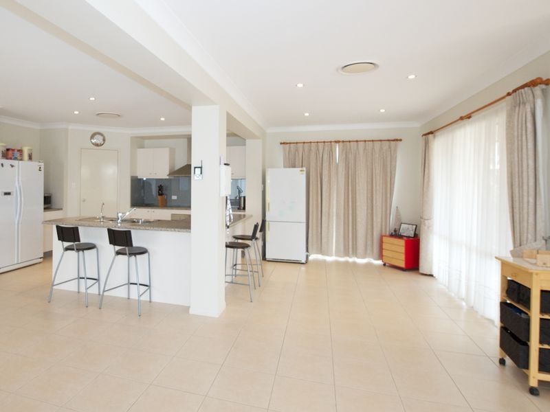 31 Trafalgar Vale Ave, Wellington Point QLD 4160