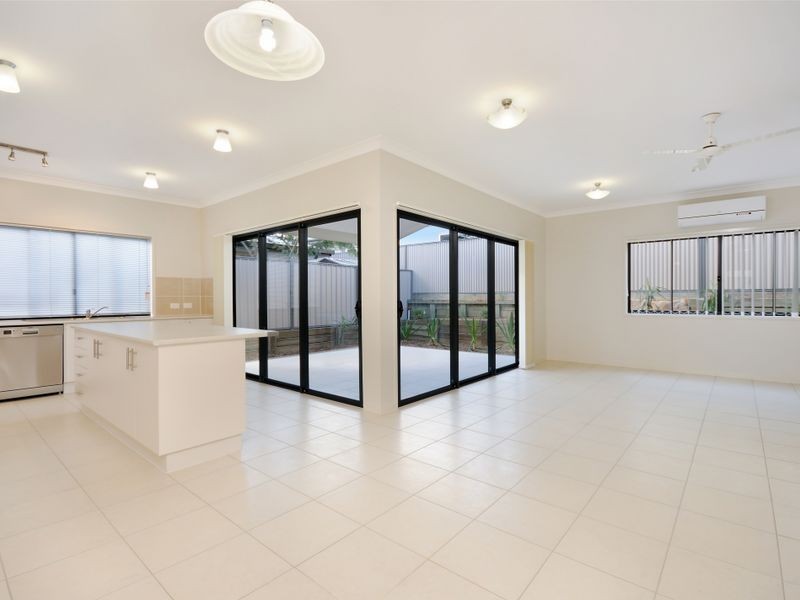 2/7 Lilly Lane, Birkdale QLD 4159