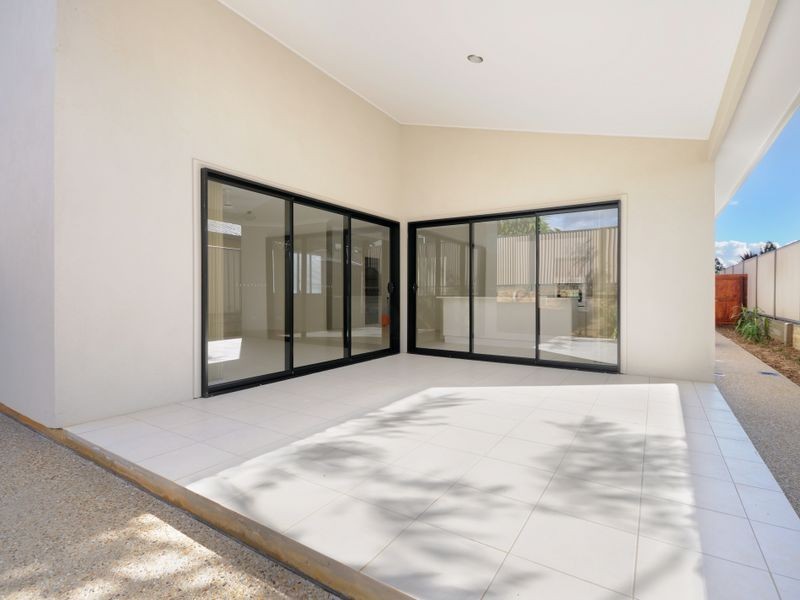 2/7 Lilly Lane, Birkdale QLD 4159