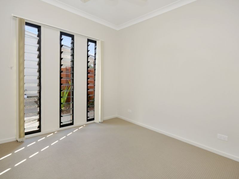 2/7 Lilly Lane, Birkdale QLD 4159