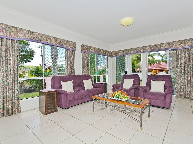 11 Carrington Place, Carindale QLD 4152