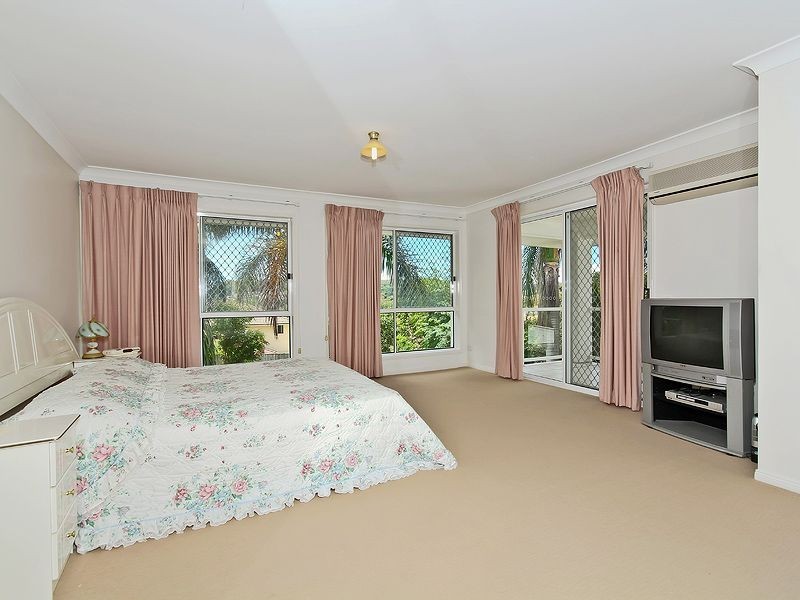 11 Carrington Place, Carindale QLD 4152