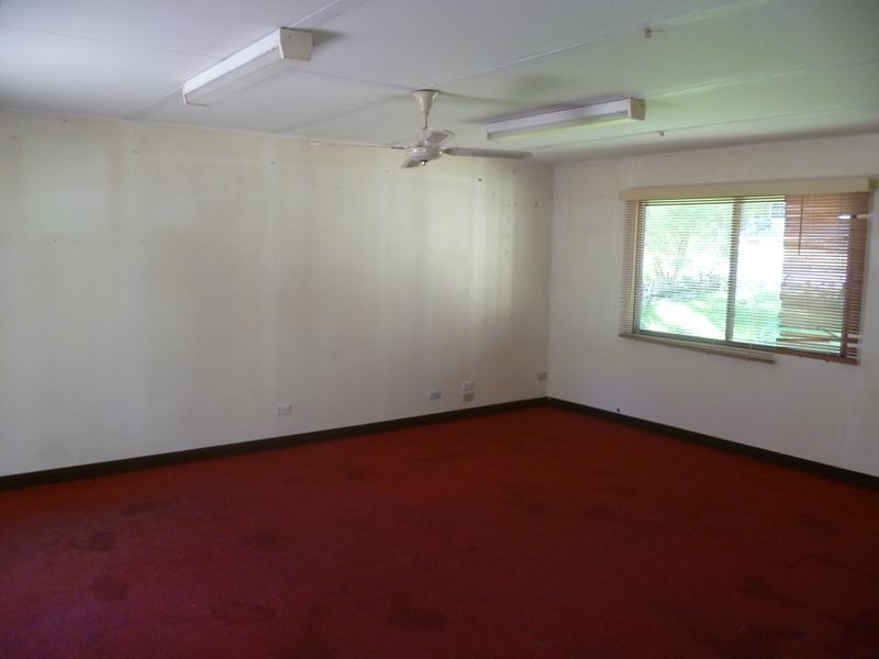 11 St Andrews Ave, Birkdale QLD 4159