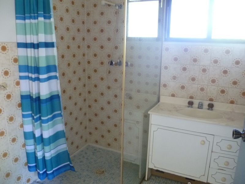 11 St Andrews Ave, Birkdale QLD 4159