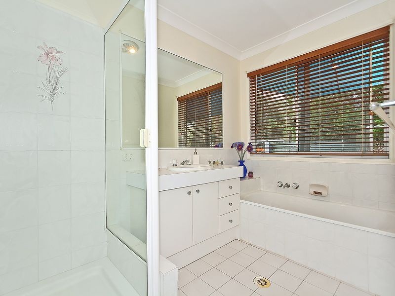 81 Lakeside Drive, Carbrook QLD 4130