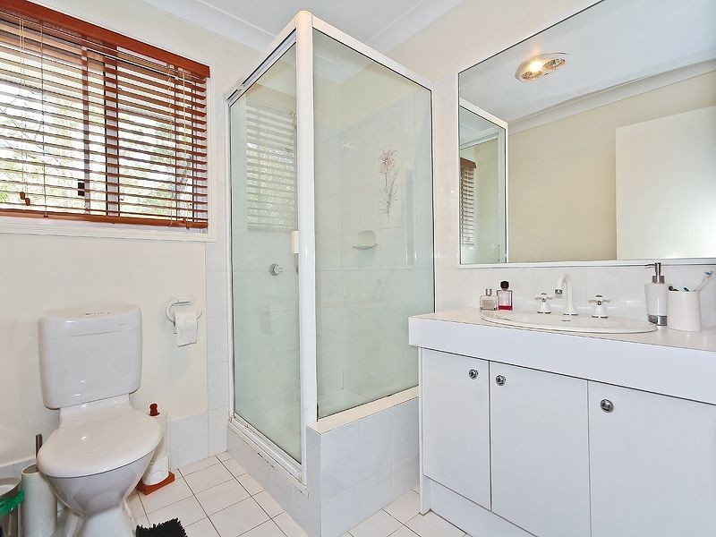 81 Lakeside Drive, Carbrook QLD 4130