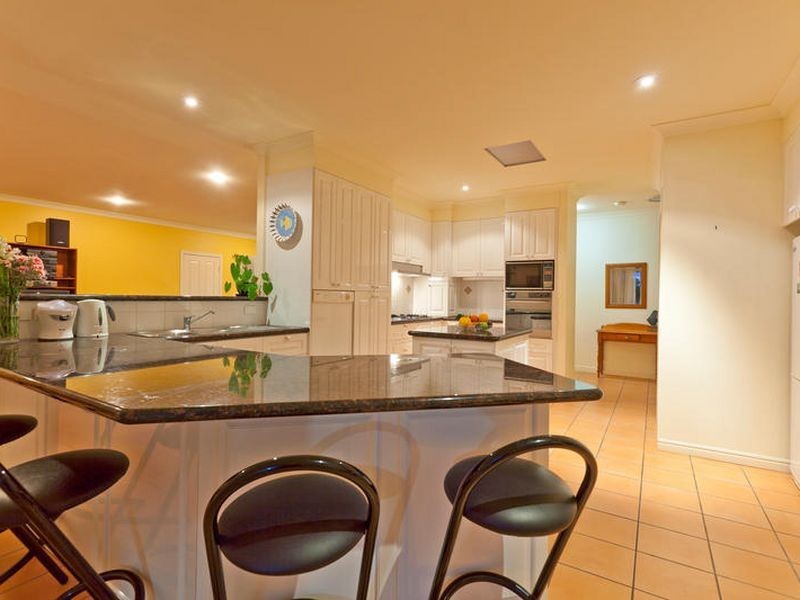 6 Commodore Court, Birkdale QLD 4159