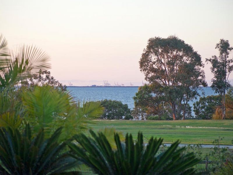 6 Commodore Court, Birkdale QLD 4159