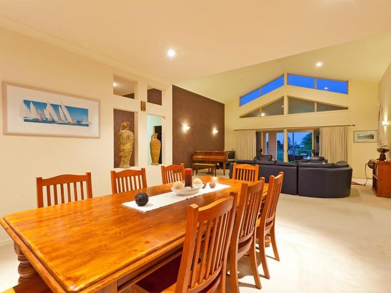 6 Commodore Court, Birkdale QLD 4159