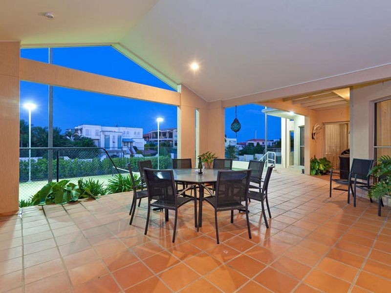 6 Commodore Court, Birkdale QLD 4159