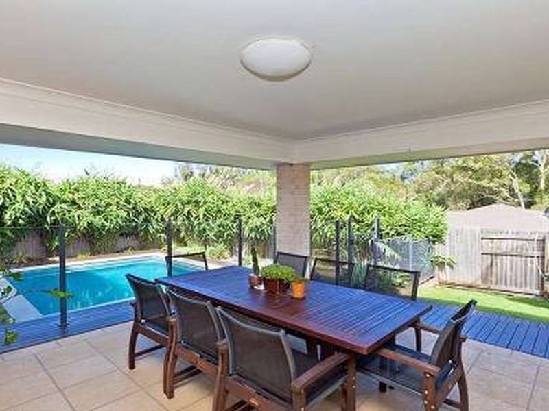 17 Emperor Drive, Redland Bay QLD 4165