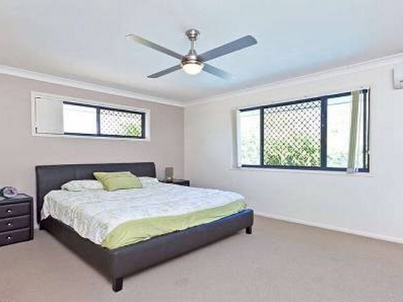 17 Emperor Drive, Redland Bay QLD 4165
