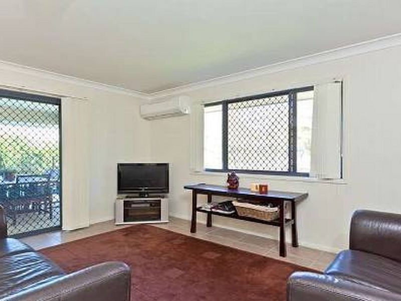 17 Emperor Drive, Redland Bay QLD 4165