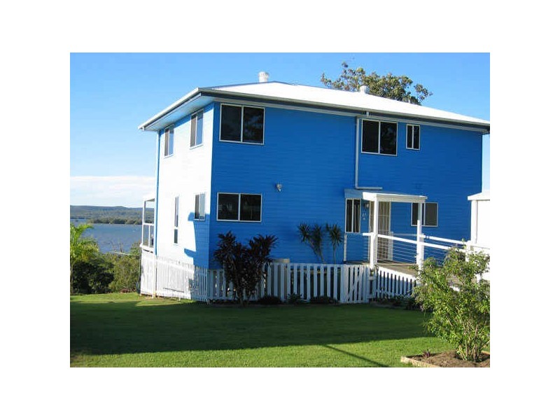 27 Bay Dr, Russell Island QLD 4184