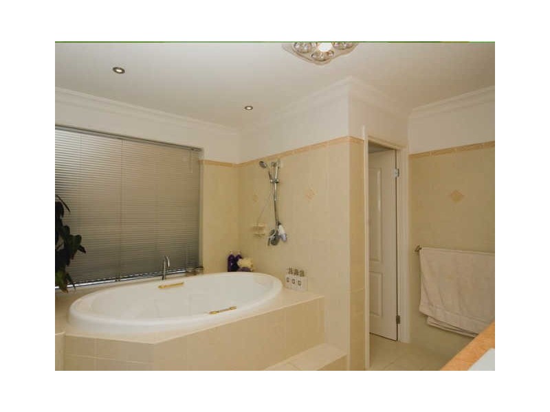 3 Nexus Cl, Edens Landing QLD 4207