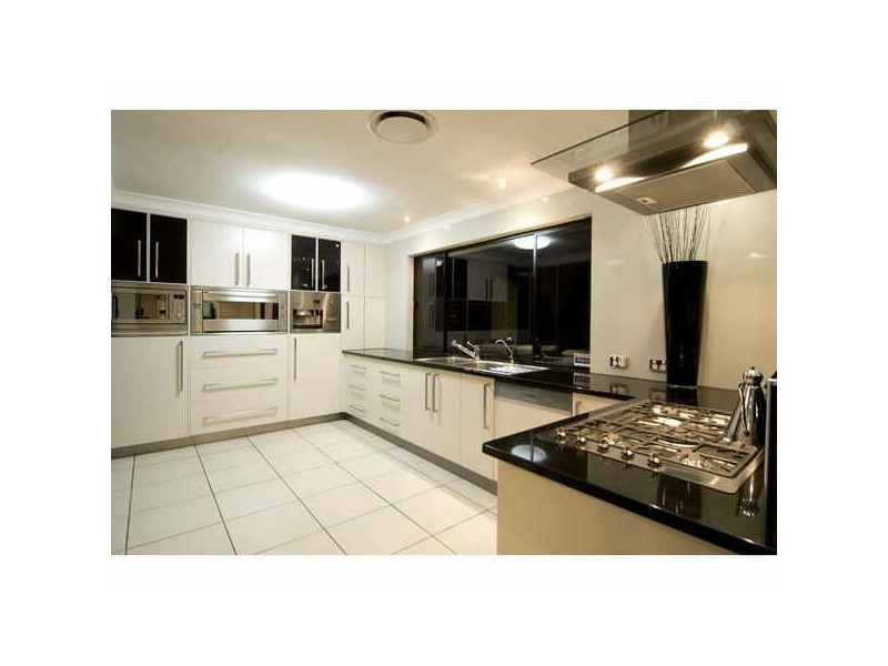 4 Agnes St, Birkdale QLD 4159