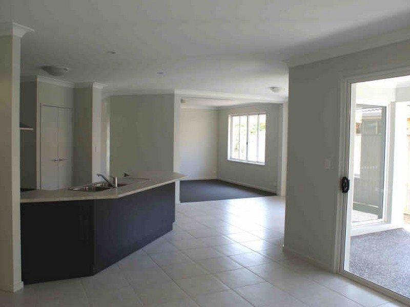 10 School Road, Victoria Point QLD 4165