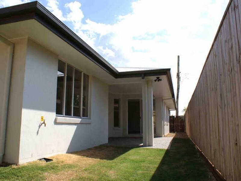 10 School Road, Victoria Point QLD 4165