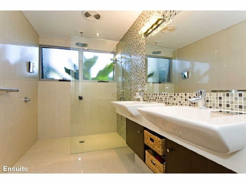 87 Main Road, Wellington Point QLD 4160