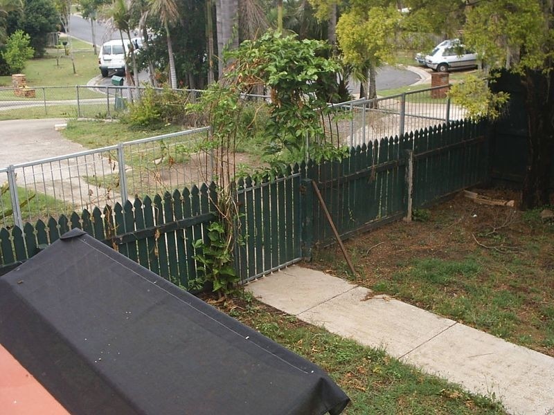 8 Heeler St, Redland Bay QLD 4165