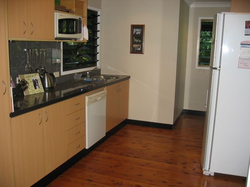 33 Bates Drive, Birkdale QLD 4159