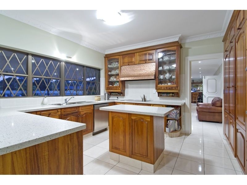 15 St James Road, Birkdale QLD 4159