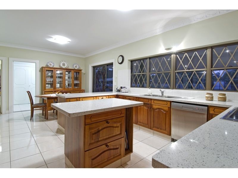 15 St James Road, Birkdale QLD 4159