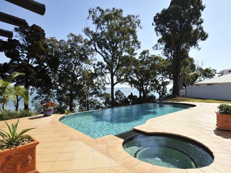 118 Main Road, Wellington Point QLD 4160