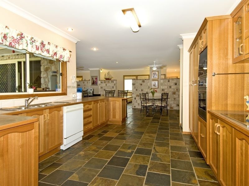 18 Queensbury Crt, Wellington Point QLD 4160