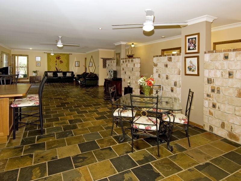 18 Queensbury Crt, Wellington Point QLD 4160