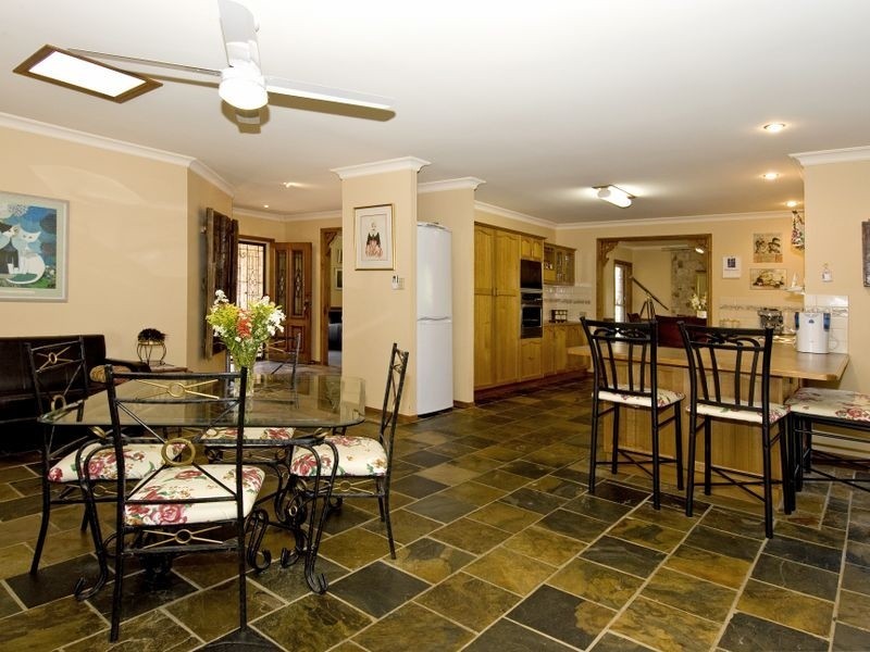 18 Queensbury Crt, Wellington Point QLD 4160