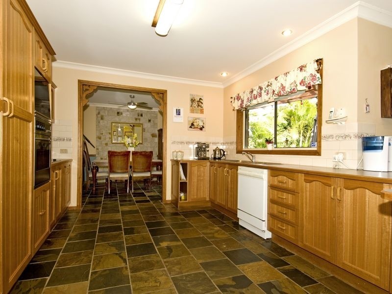 18 Queensbury Crt, Wellington Point QLD 4160