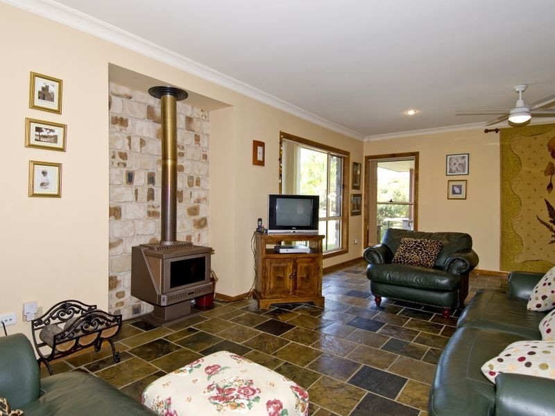 18 Queensbury Crt, Wellington Point QLD 4160