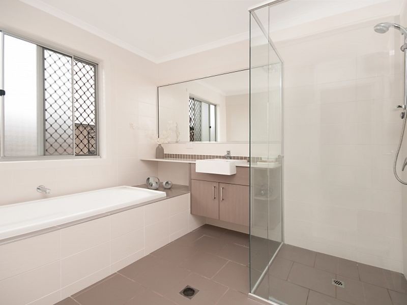 8 Lemongrove Road, Birkdale QLD 4159