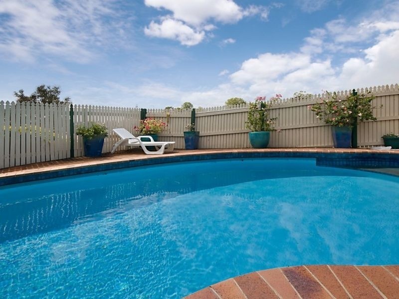 1 Villari Close, Belmont QLD 4153