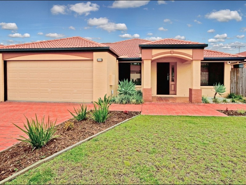 4 Holland Place, Carindale QLD 4152