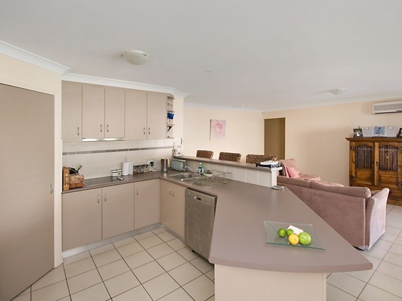 4 Holland Place, Carindale QLD 4152