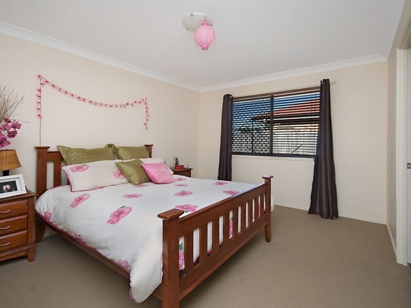 4 Holland Place, Carindale QLD 4152