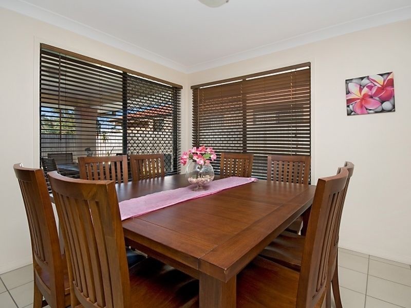 4 Holland Place, Carindale QLD 4152